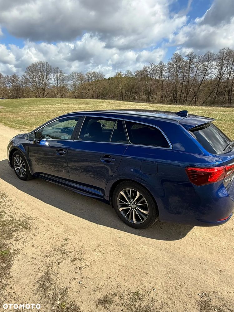 Toyota Avensis 2.0 D-4D Premium - 15