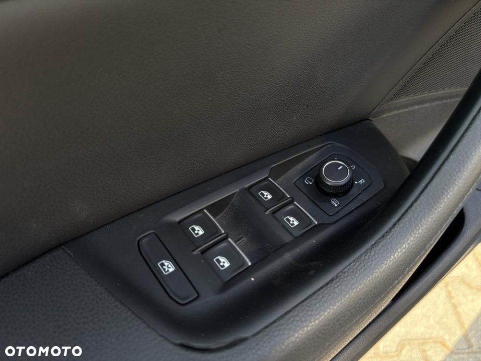 Volkswagen Passat - 4