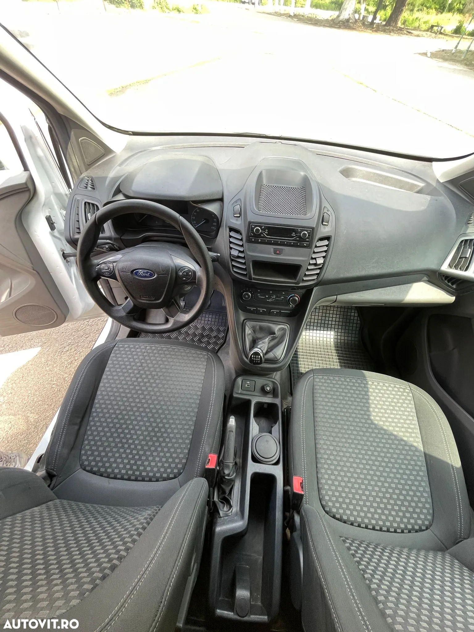 Ford Transit Connect - 12