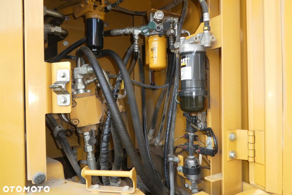Caterpillar 325FL - 19