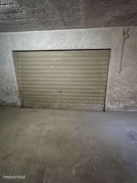 Alugo   Garagem