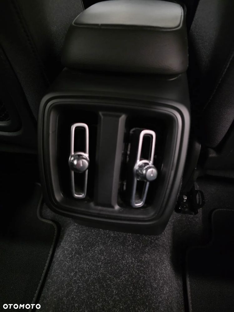 Volvo XC 40 D3 SCR R-Design - 20