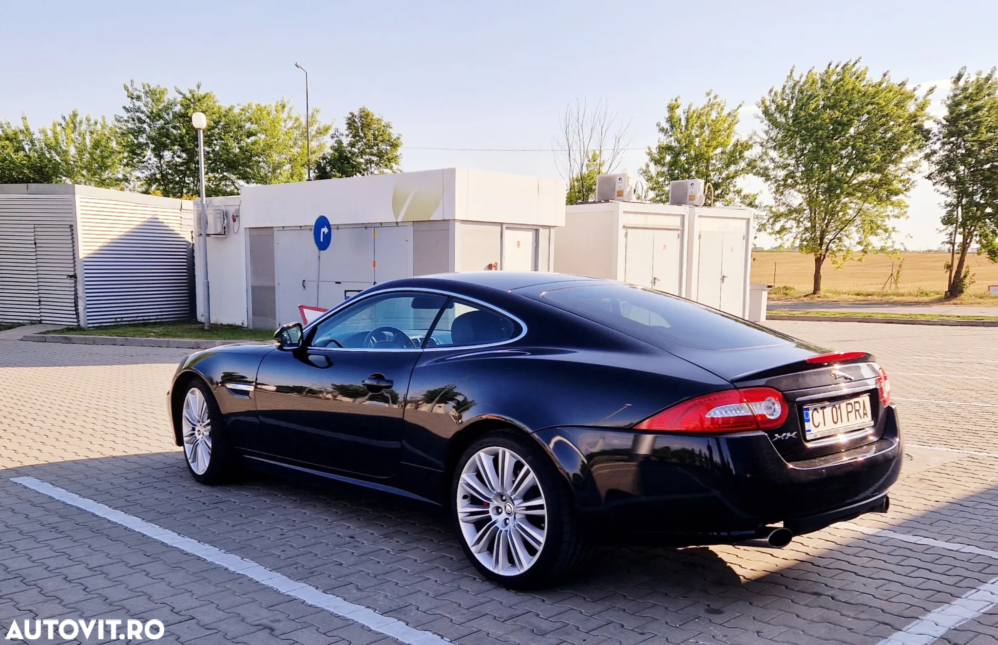 Jaguar XK 5.0 Coupe - 9