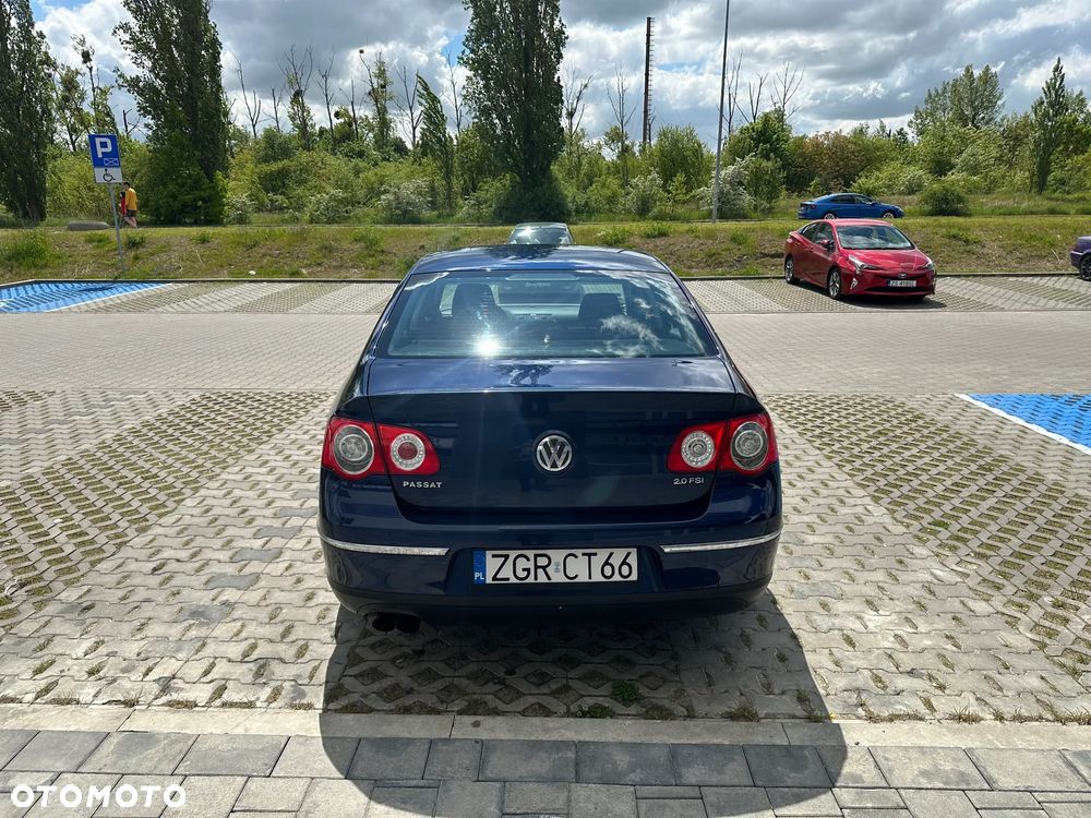 Volkswagen Passat 2.0 FSI Comfortline - 5