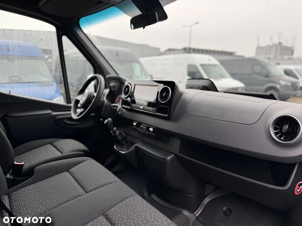 Mercedes-Benz Sprinter - 10