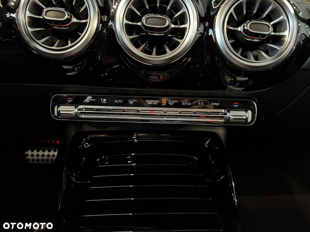 Mercedes-Benz CLA - 32