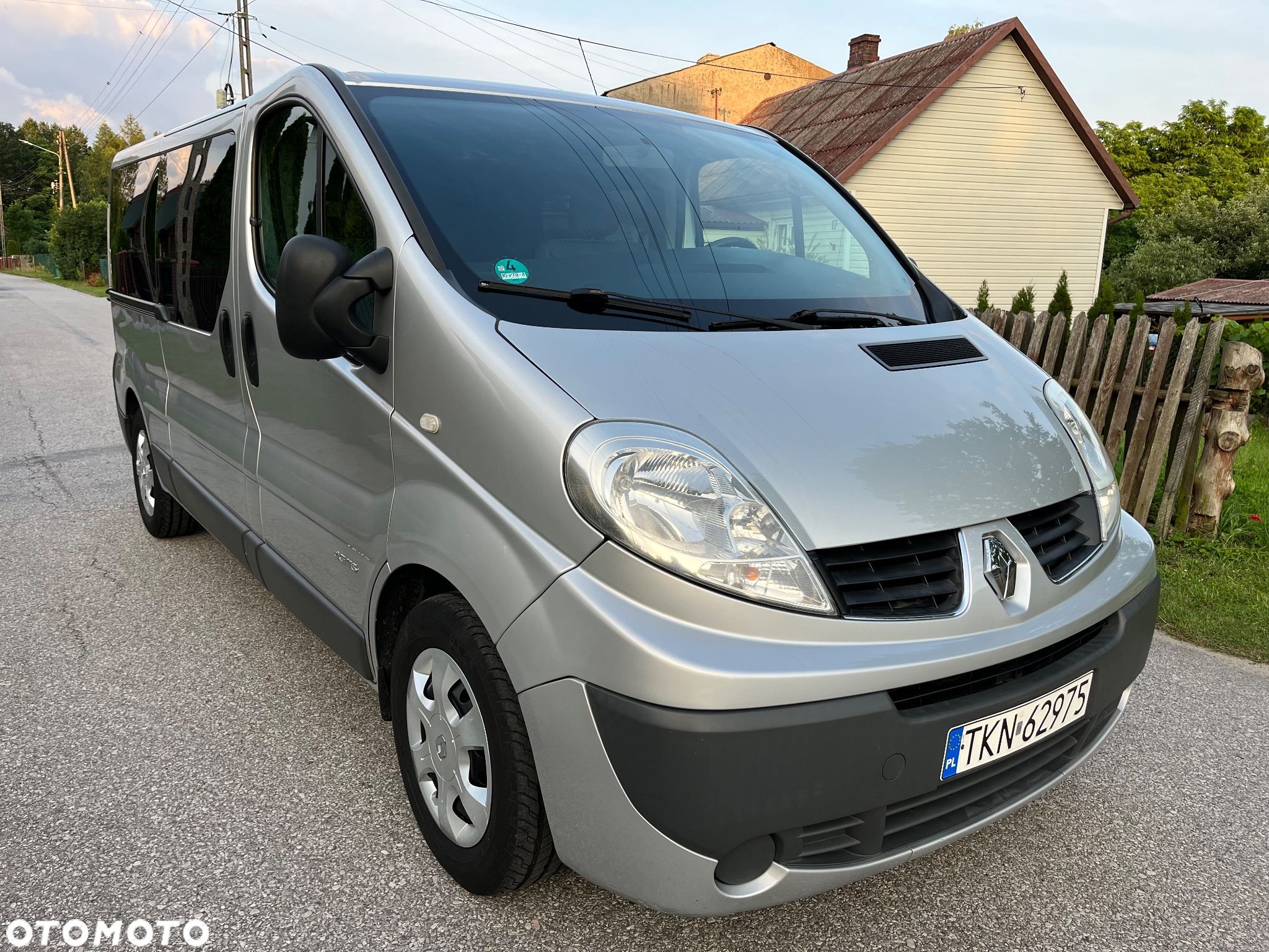 Renault TRAFIC - 2