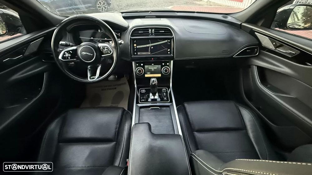 Jaguar XE 2.0 D200 R-Dynamic S - 31