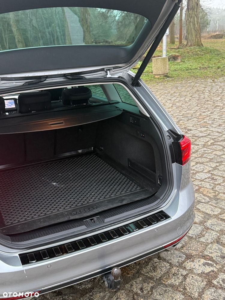 Volkswagen Passat - 12