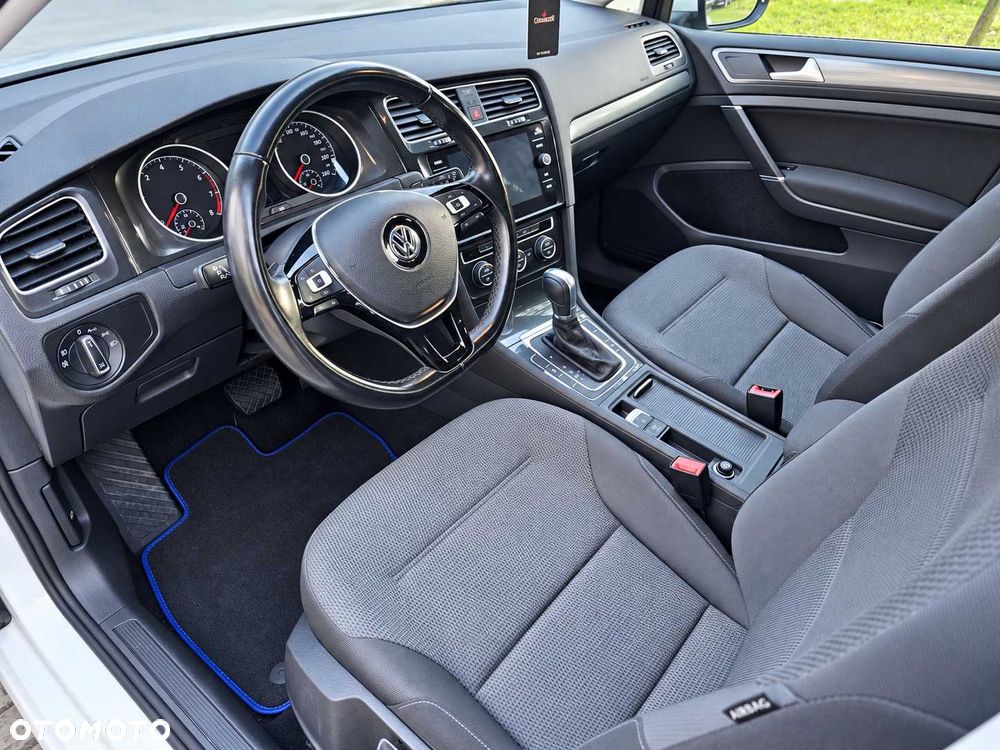 Volkswagen Golf - 6