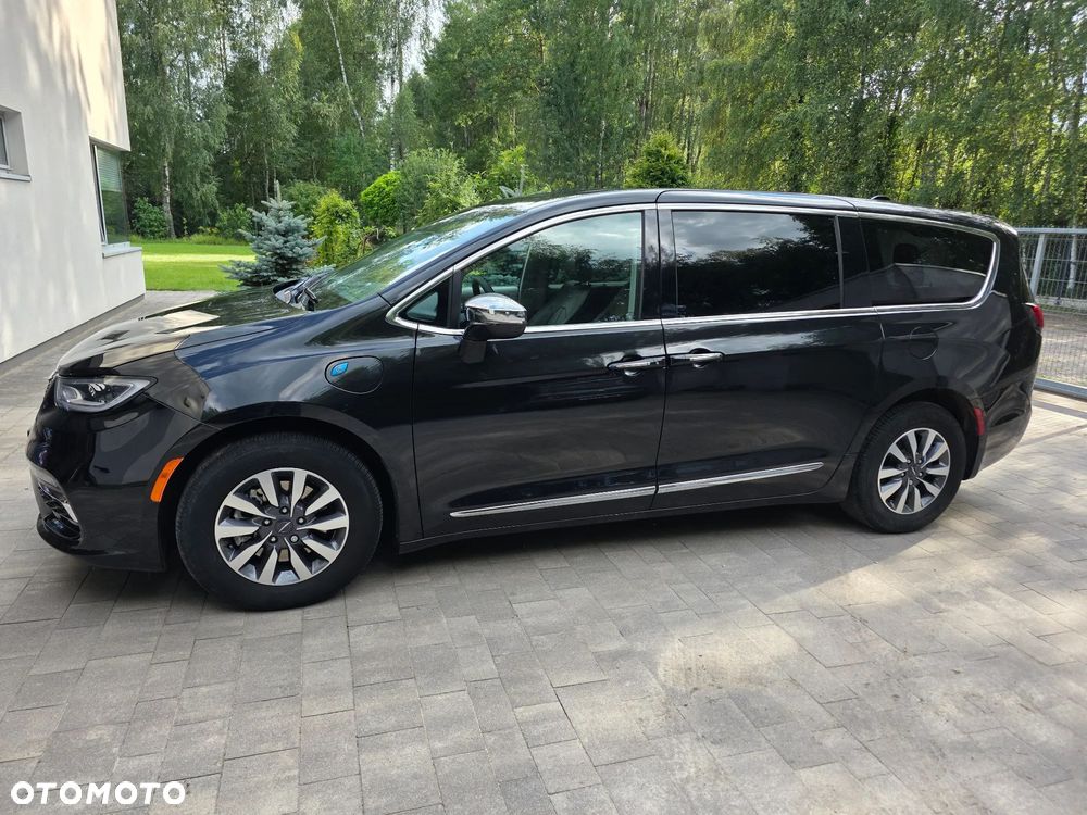 Chrysler Pacifica - 1