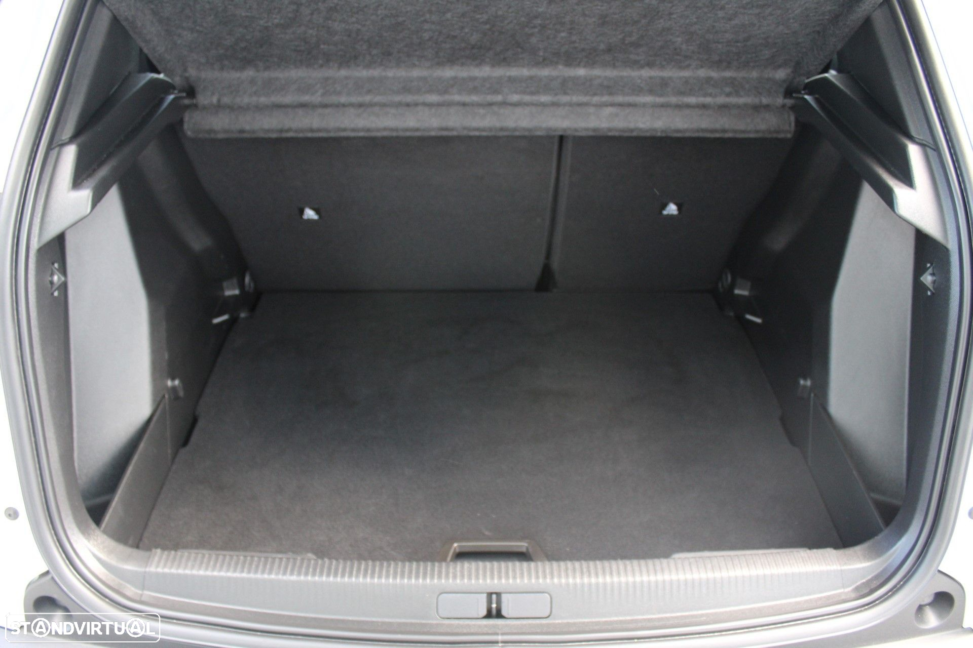 Peugeot 2008 1.2 PureTech Allure Pack EAT8 - 20