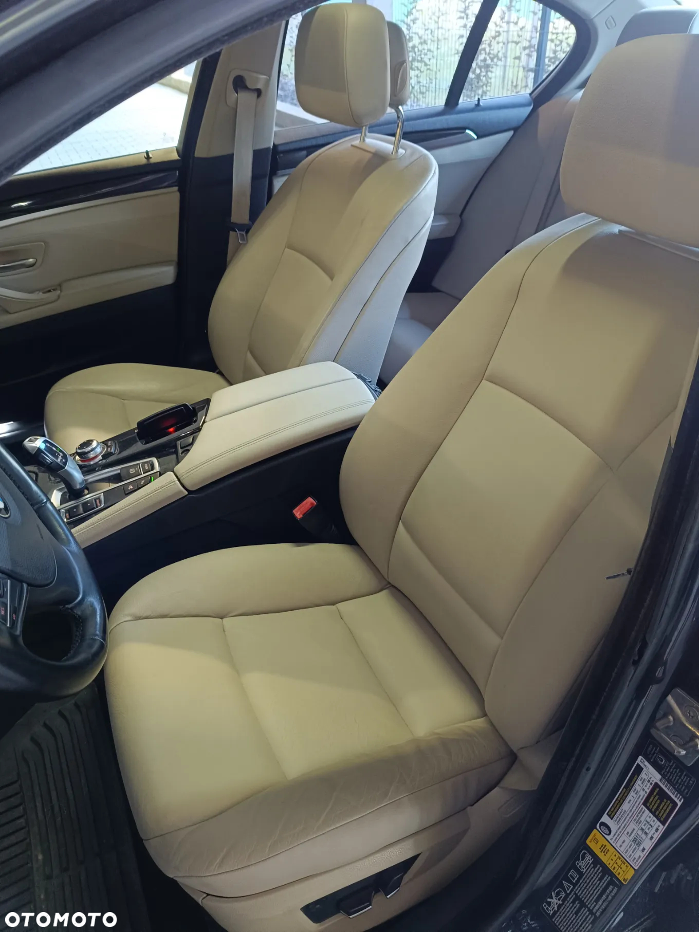 BMW Seria 5 528i xDrive - 17