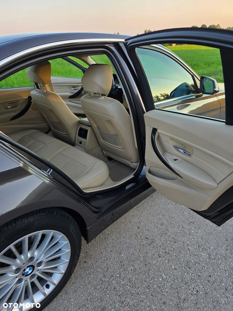 BMW Seria 3 320d xDrive - 15
