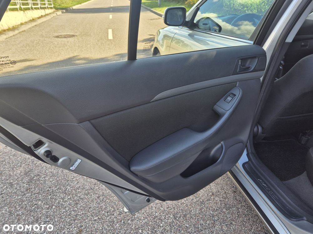 Toyota Avensis 2.0 VVT-i Sol - 18