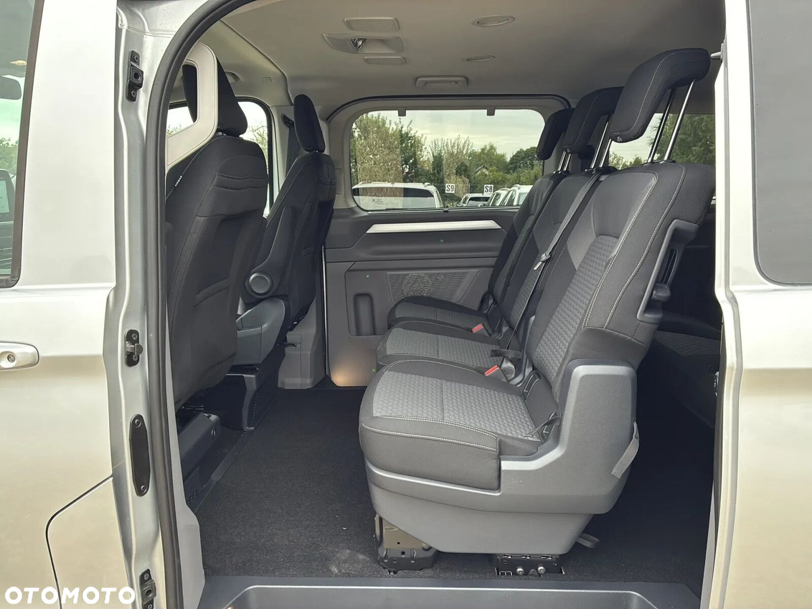 Volkswagen Caravelle - 16
