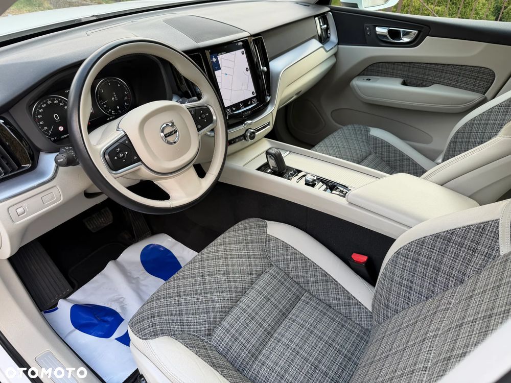 Volvo XC 60 B4 D AWD Momentum Pro - 9