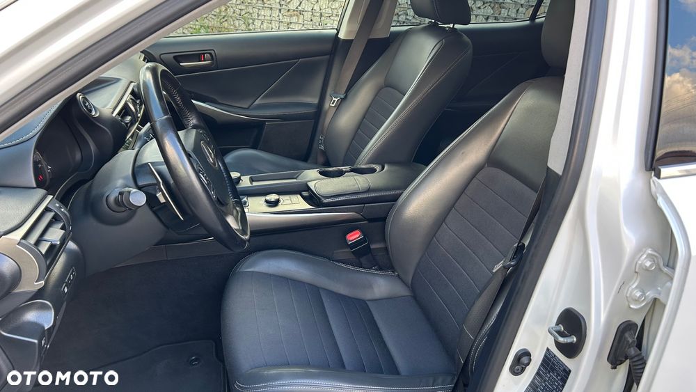 Lexus IS F SPORT - 21