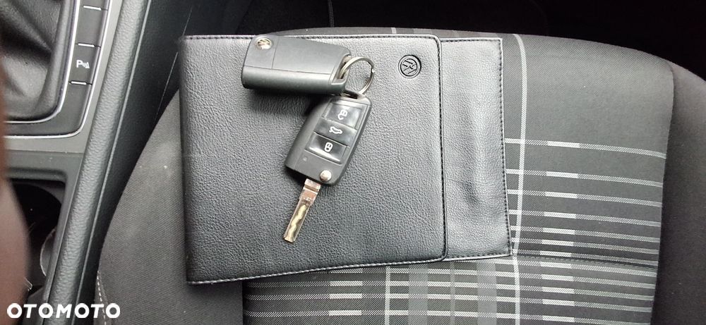 Volkswagen Golf 2.0 TDI BlueMotion Technology Lounge - 27