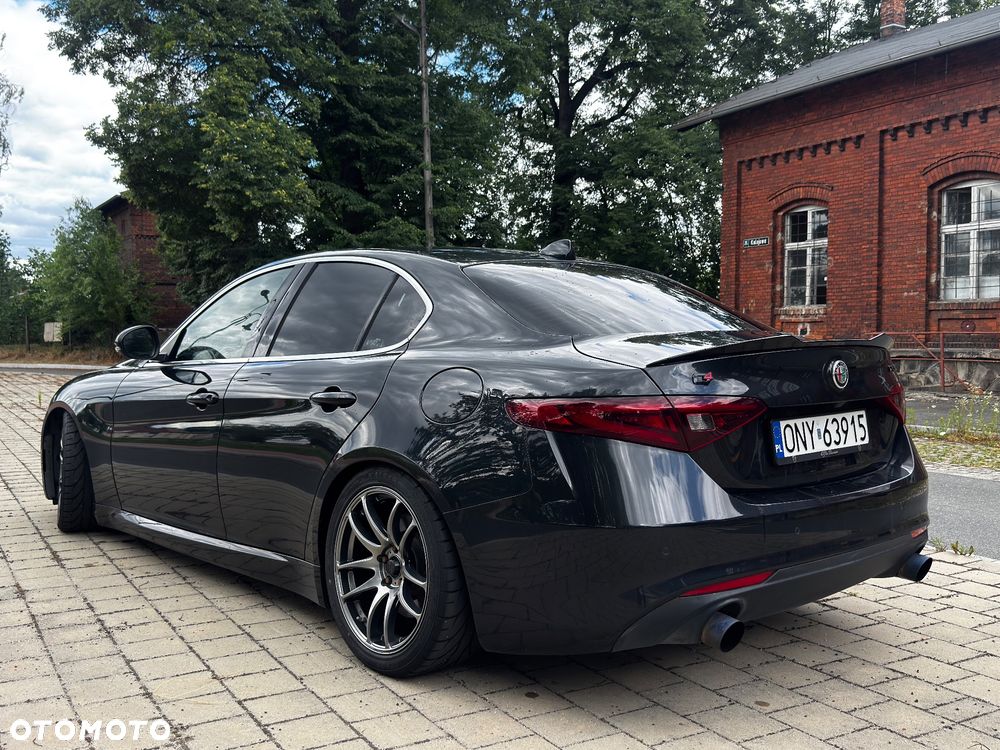 Alfa Romeo Giulia 2.0 Turbo 16V AT8-Q4 Ti - 2
