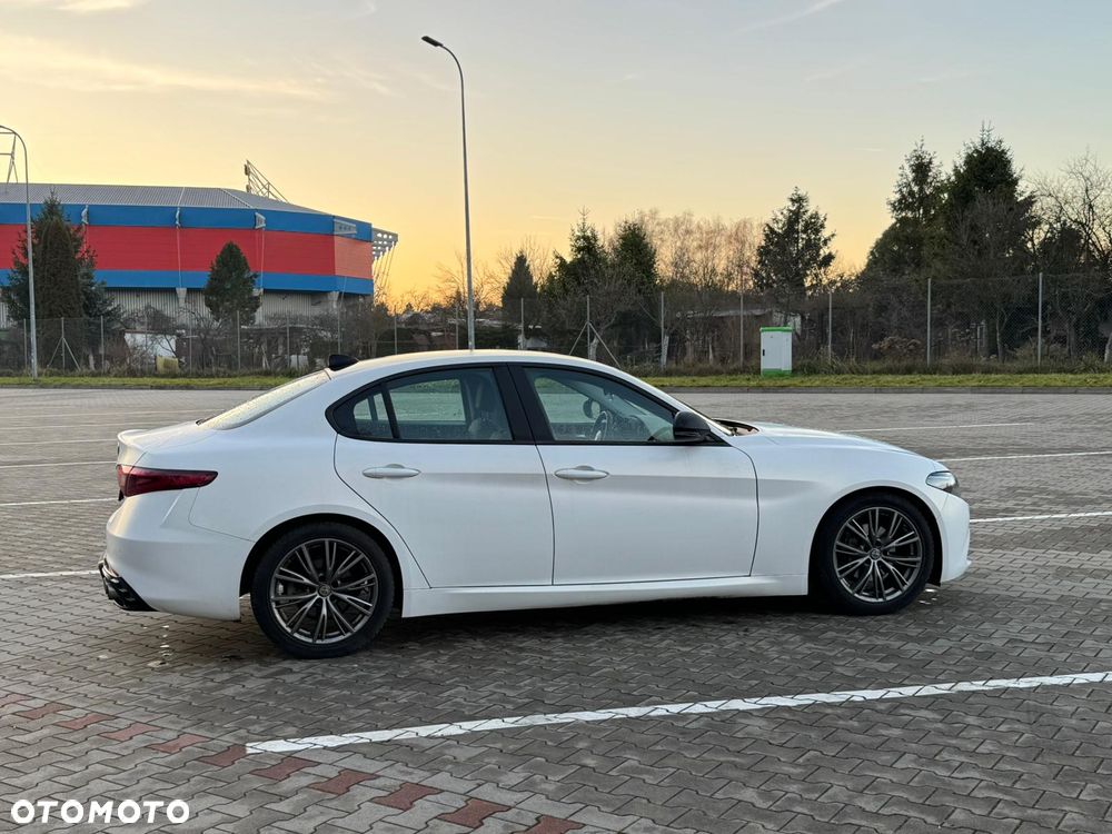 Alfa Romeo Giulia - 2