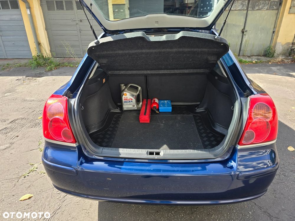 Toyota Avensis 1.8 VVT-i - 10