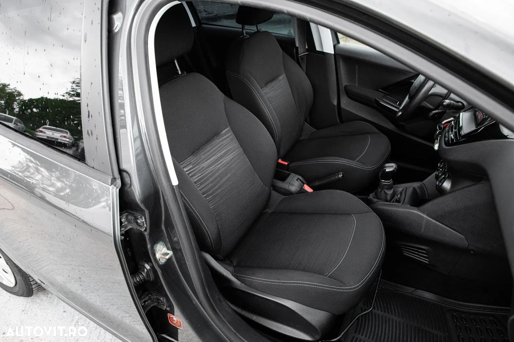 Peugeot 208 1.0 L PureTech Active - 17
