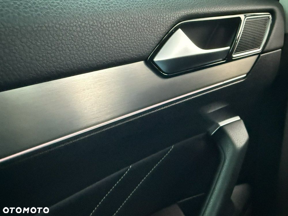 Volkswagen Passat - 37