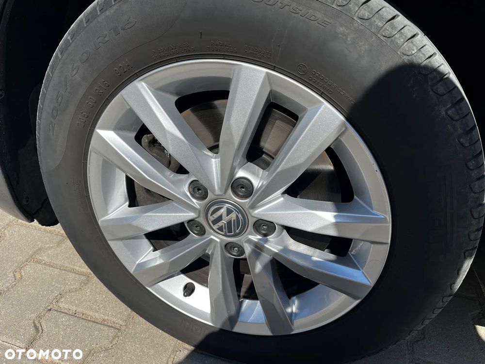 Volkswagen Touran 1.6 TDI SCR BlueMotion Technology Comfortline - 24