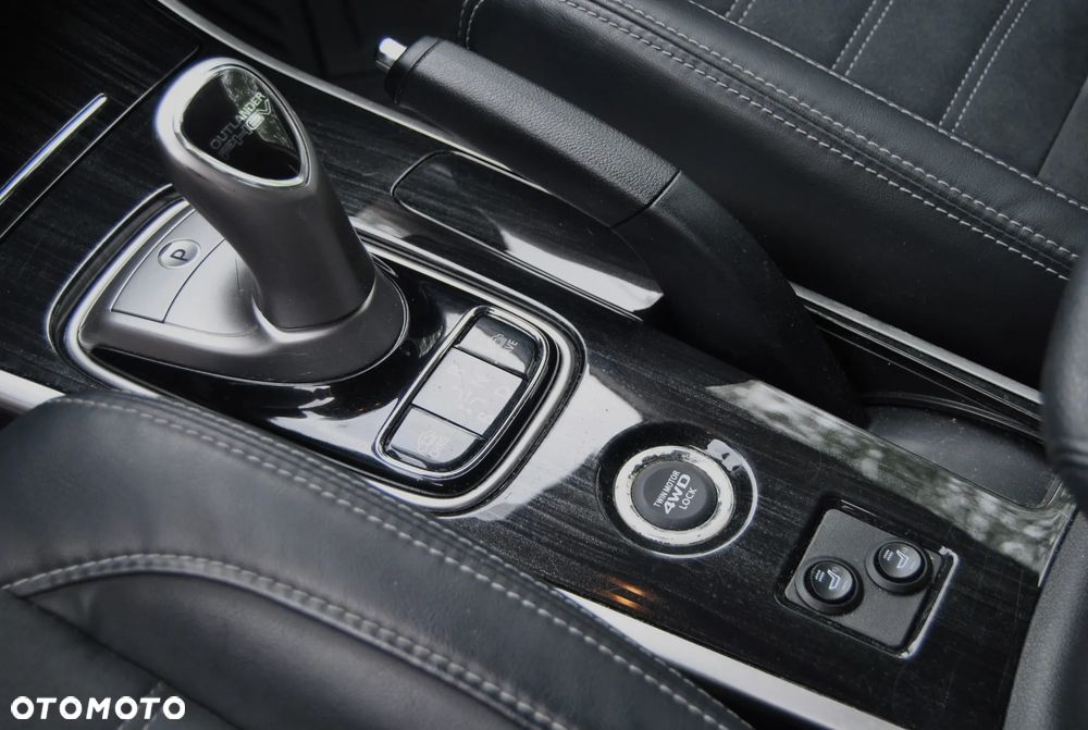 Mitsubishi Outlander - 12