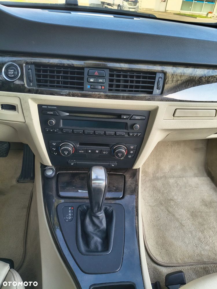 BMW Seria 3 320i - 15