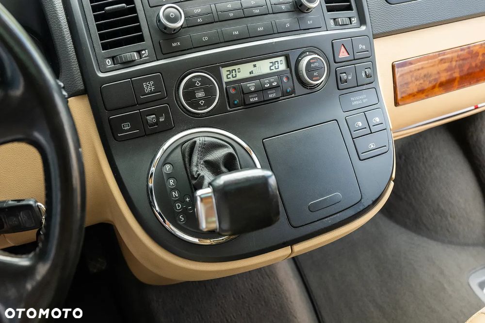 Volkswagen Multivan - 28