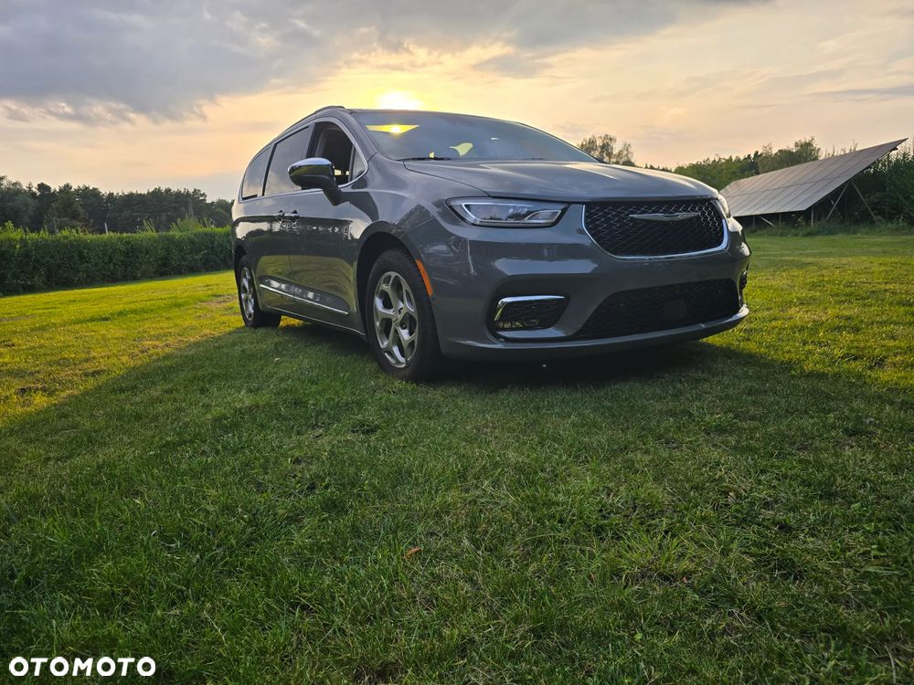 Chrysler Pacifica - 2