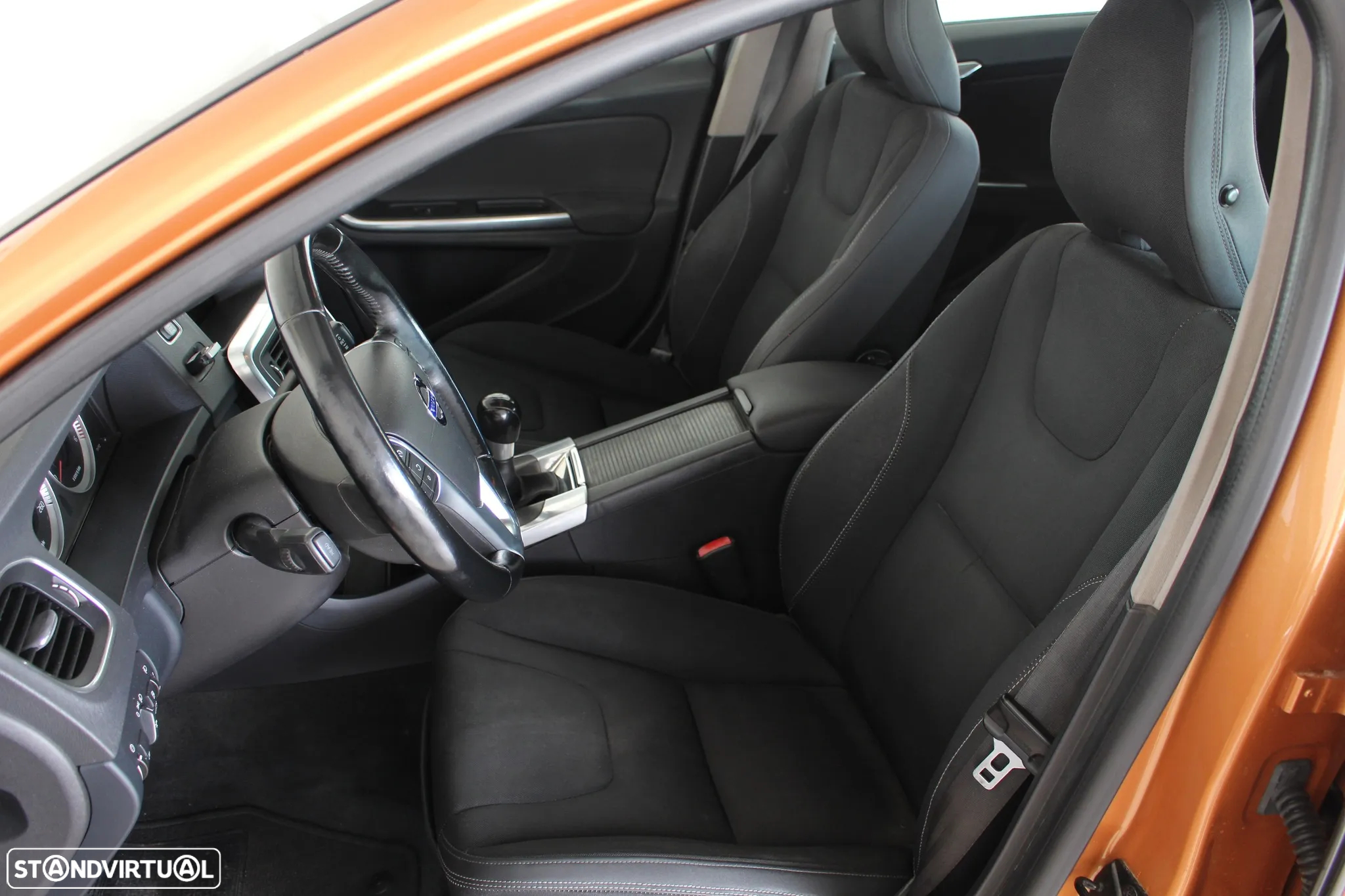 Volvo V60 2.0 D3 Momentum - 8