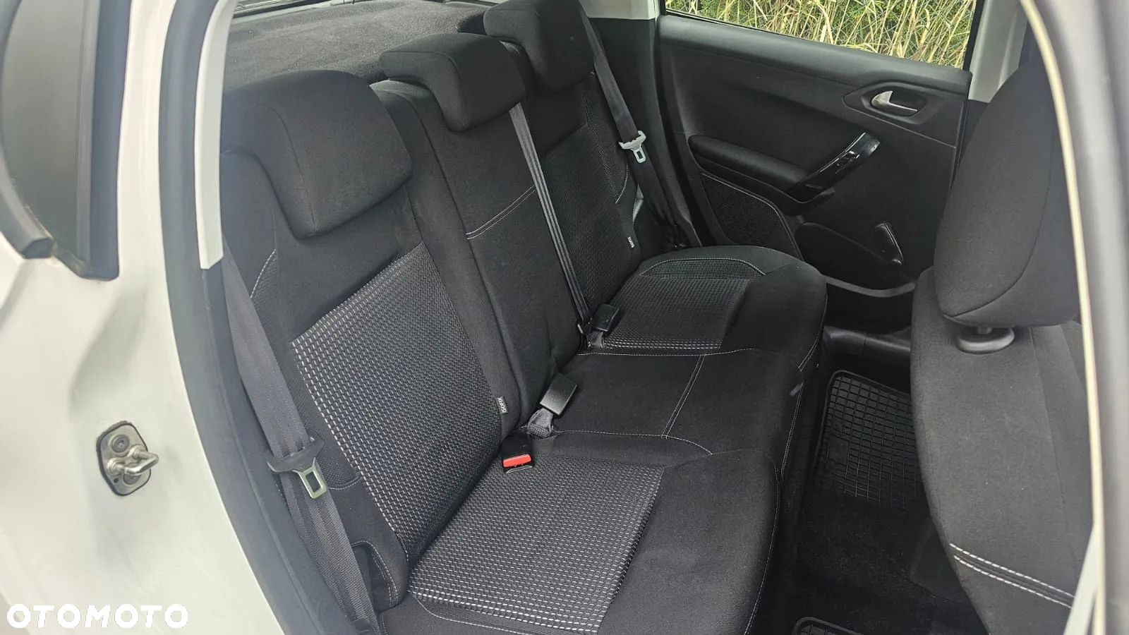 Peugeot 208 - 16