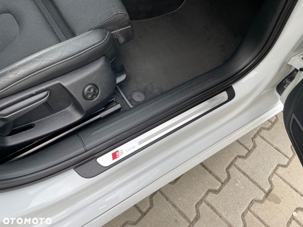 Audi A4 Avant 2.0 TDI ultra S tronic sport - 34