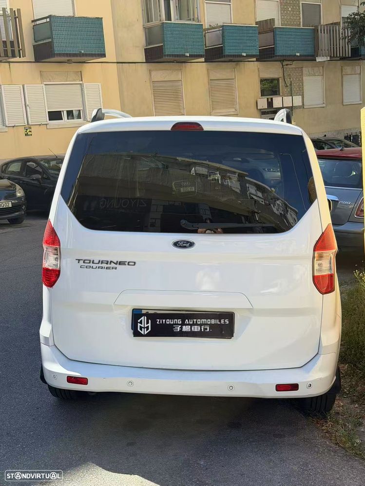 Ford Tourneo Courier 1.5 TDCi Titanium - 6