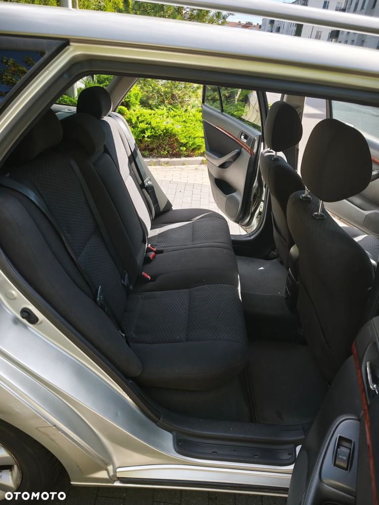 Toyota Avensis 2.2 D-4D Sol - 9