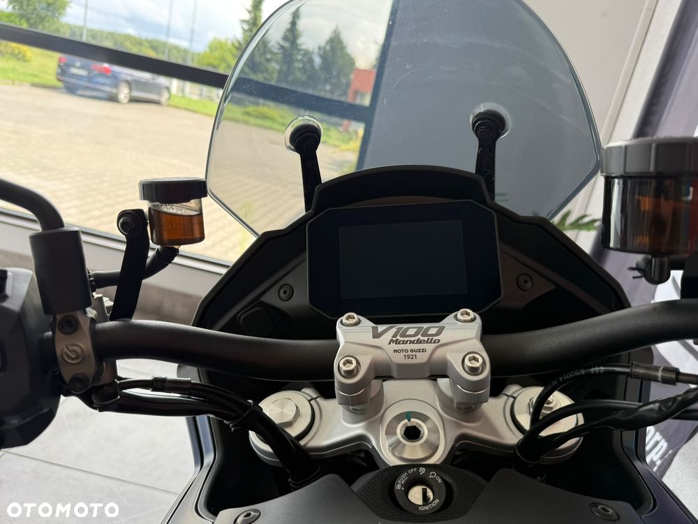 Moto Guzzi V100 Mandello - 15