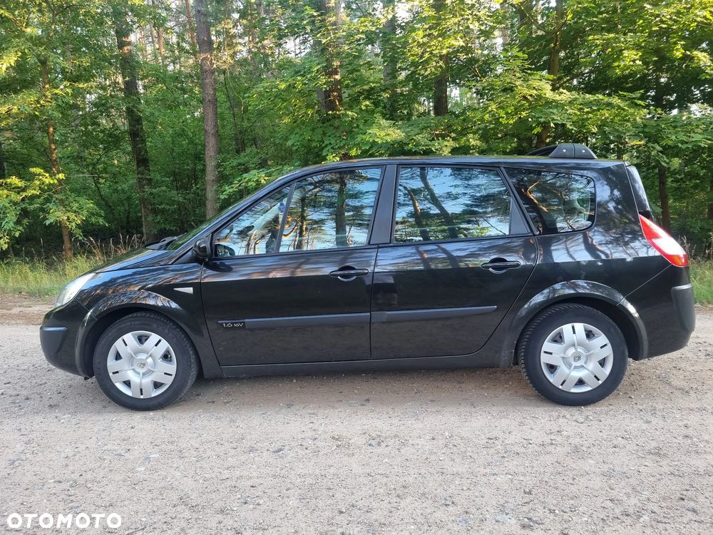 Renault Scenic 1.6 16V Avantage - 11