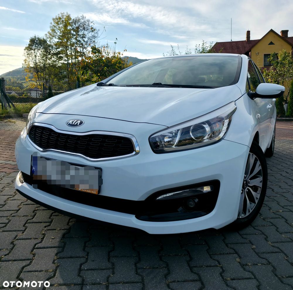 Kia Ceed - 11