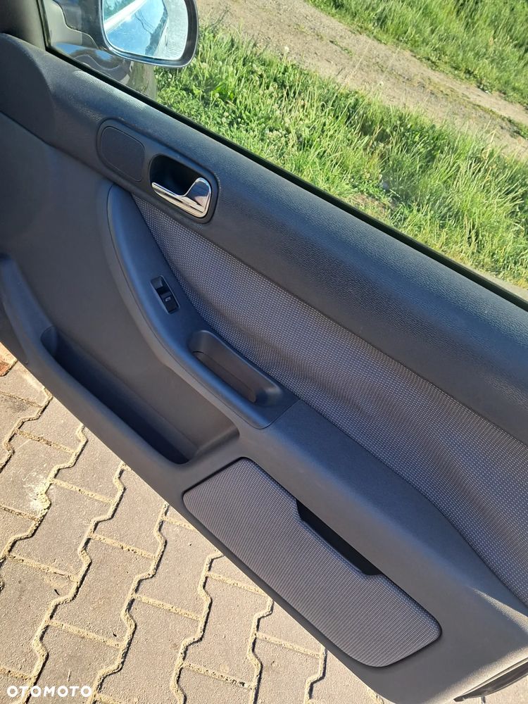 Audi A3 3-drzwiowe 1.6 Ambiente - 16