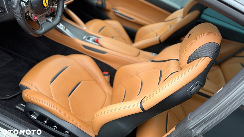 Ferrari GTC4Lusso - 10