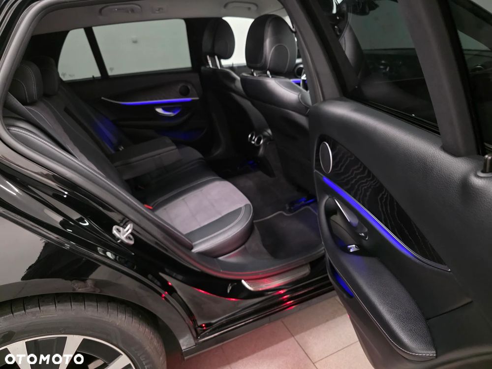 Mercedes-Benz Klasa E 300 de 4-Matic Exclusive - 32
