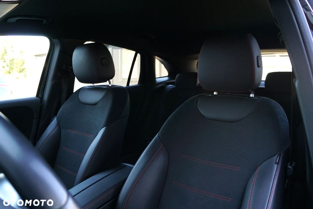 Mercedes-Benz GLA 200 AMG Line - 13