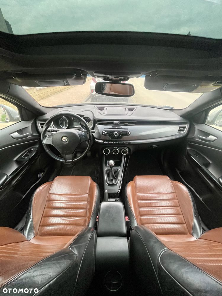 Alfa Romeo Giulietta 2.0 JTDM Veloce - 2