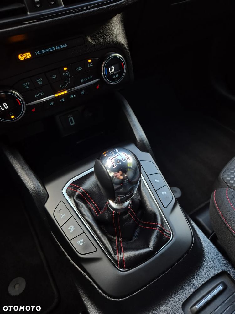 Ford Focus 1.0 EcoBoost Hybrid ST-LINE - 14