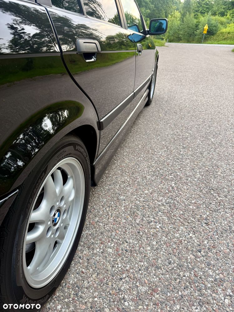 BMW Seria 3 323i - 12