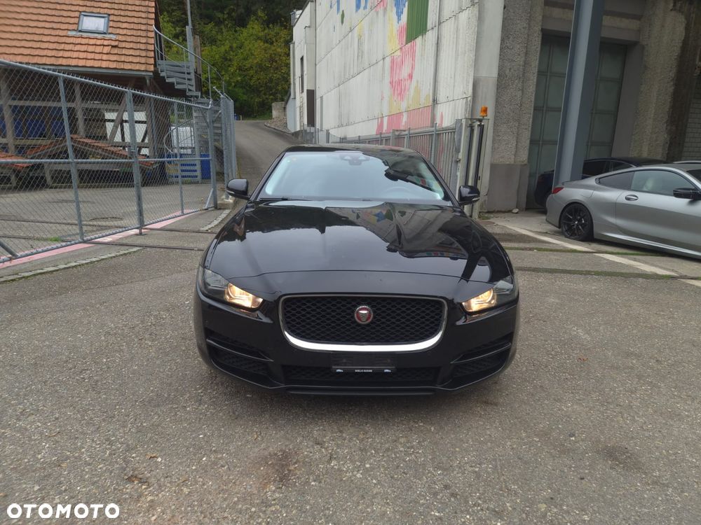 Jaguar Xe 2019 photo 3