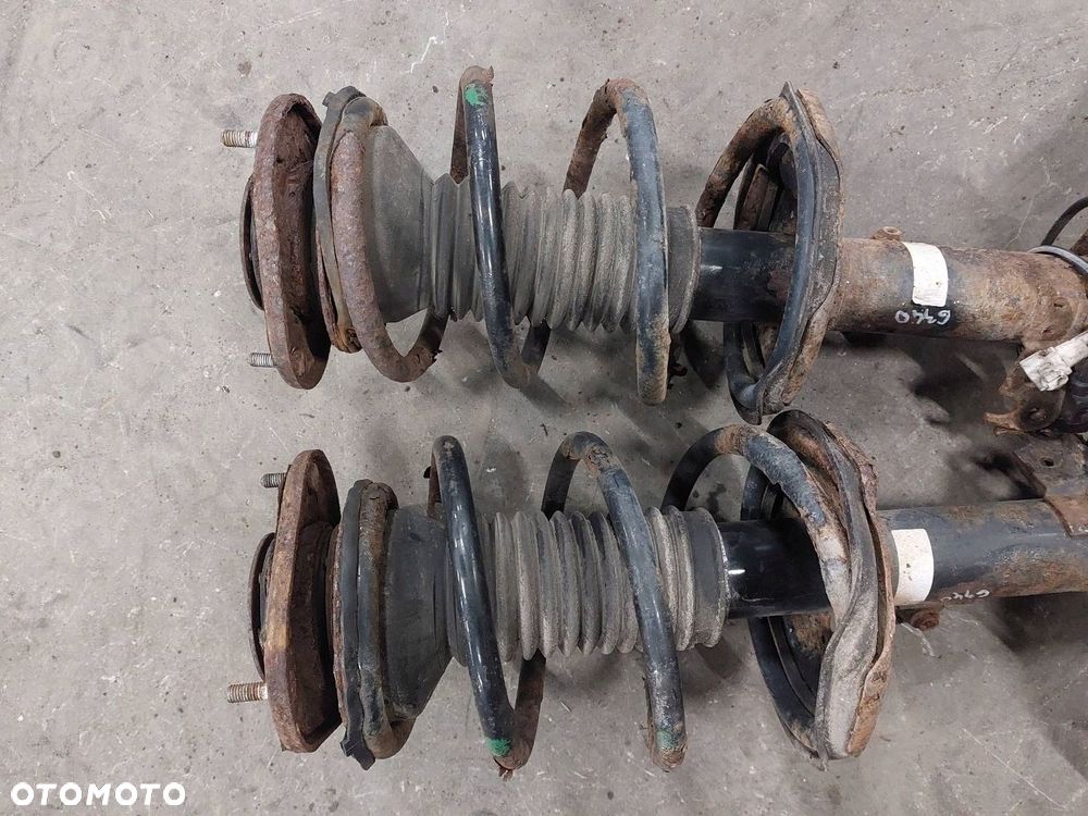 AMORTYZATOR ZWROTNICA LEWY + PRAWY PRZÓD COROLLA VERSO II 2.0 D4D - 3